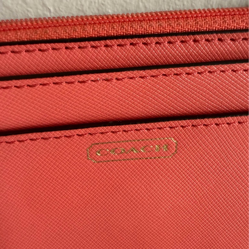 Coach coral Card Holder or wallet - Picture 3 of 3